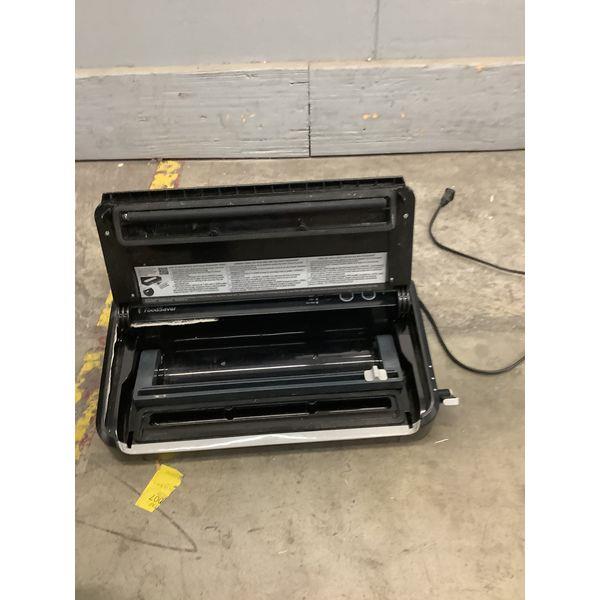 FoodSaver FM2900 Vacuum Sealer - Black/Silver Retail $90.00