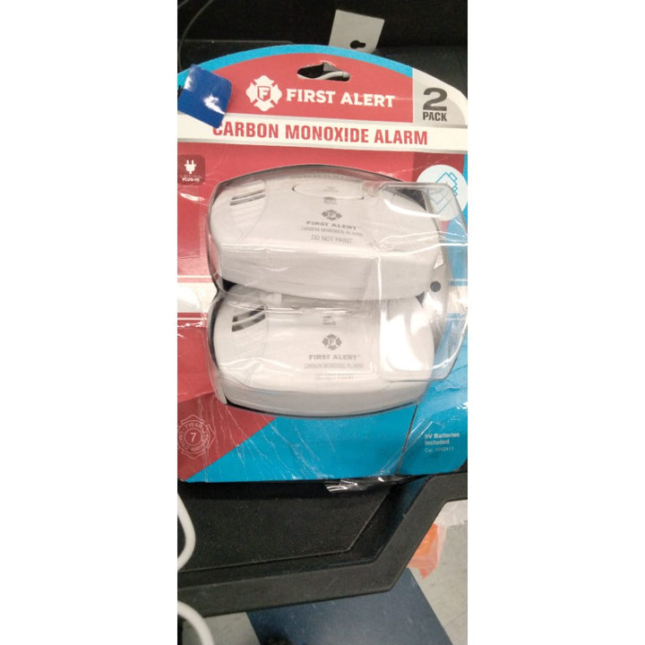 First Alert Plug-in W/Battery Back-up Electrochemical Carbon Monoxide Detector