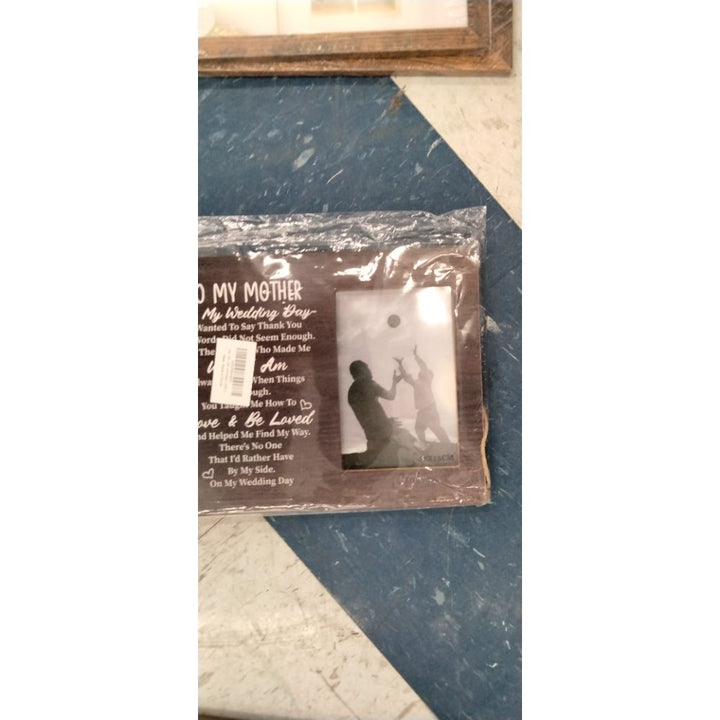 To Mom Wedding Gift: Picture Frame Plaque - 'There's No One I'd Rather Have By My Side On My Wedding Day'