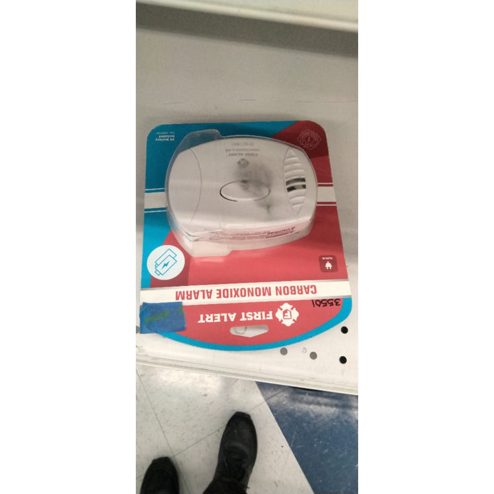 First Alert 1039734 Fat Plug-in Carbon Monoxide Alarm with Battery Backup, 8.50" x 6.75" x 2.25"