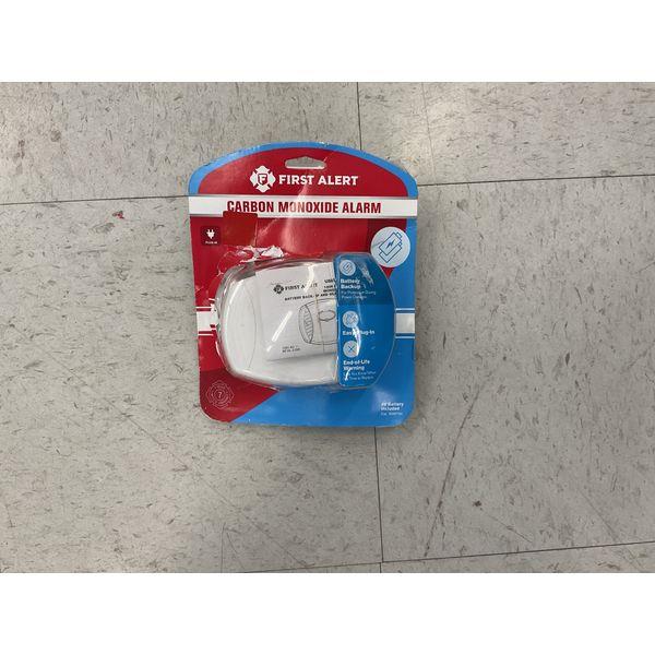 First Alert Carbon Monoxide Alarm - Battery Backup, Easy Plug-in