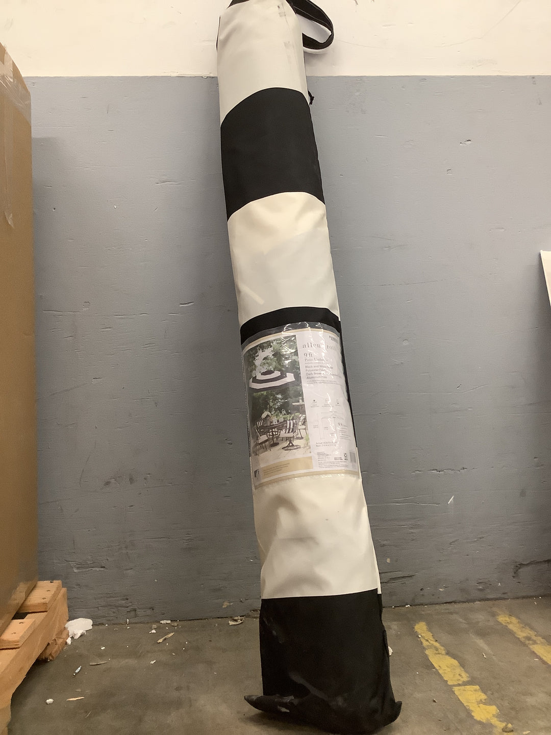 A+R 9-FT BLACK STRIPE MARKET UMB