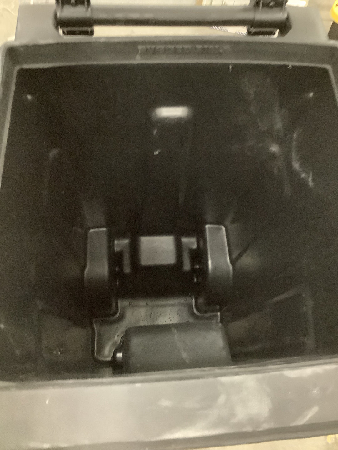 TOTER 32-GAL WHEELED TCAN BLK