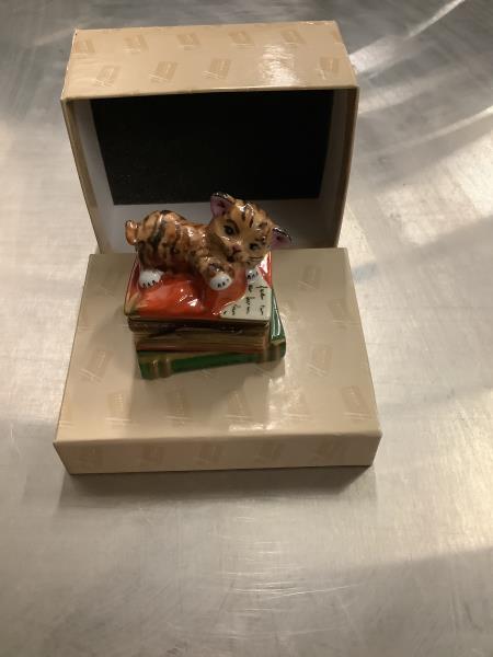 Herend Porcelain "Tiger Cub on Books" Trinket Box Retail $150.00
