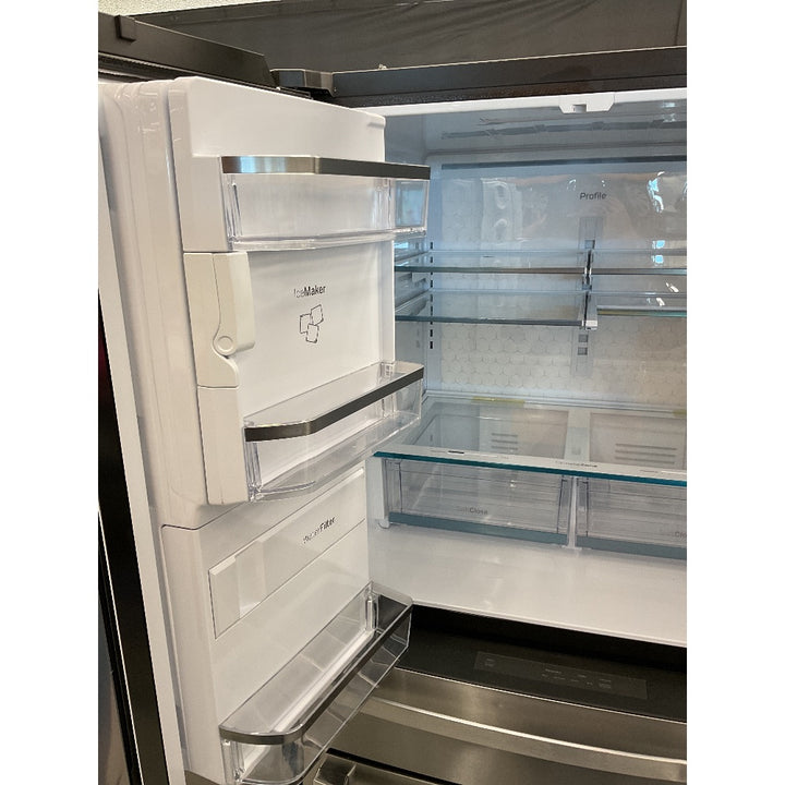 Super Deal GE Refrigerator - Stainless Steel, Water Dispenser