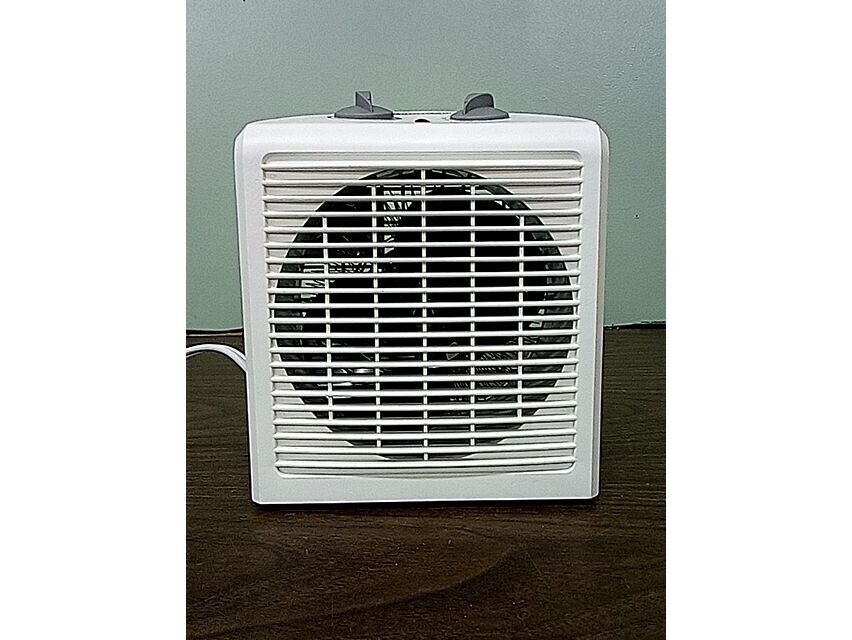 Utilitech 1500-Watt Utility Fan Compact Personal Indoor Space Heater