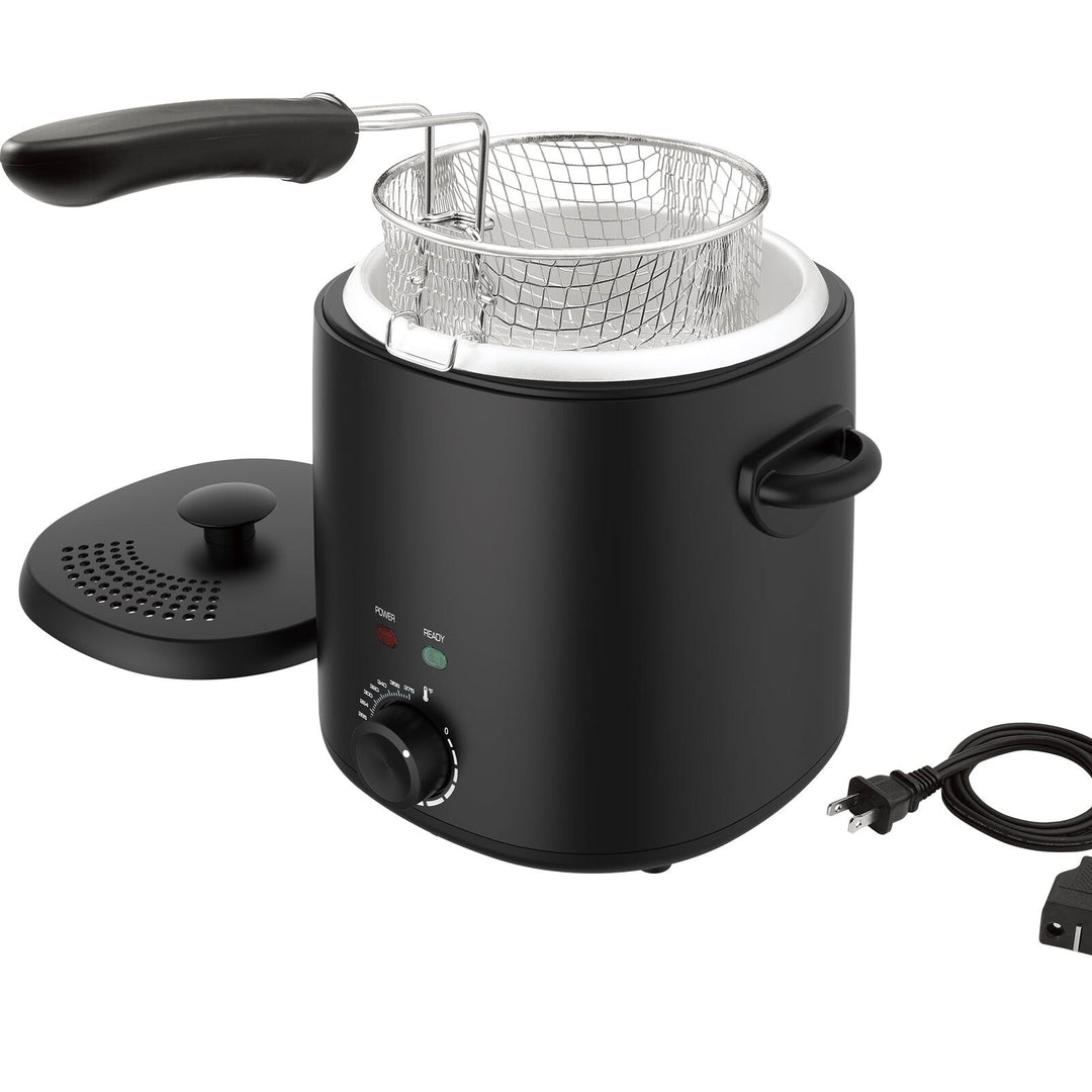 Mainstays 2QT Black Round Deep Fryer with Detachable Basket Thermostat Retail $29.42