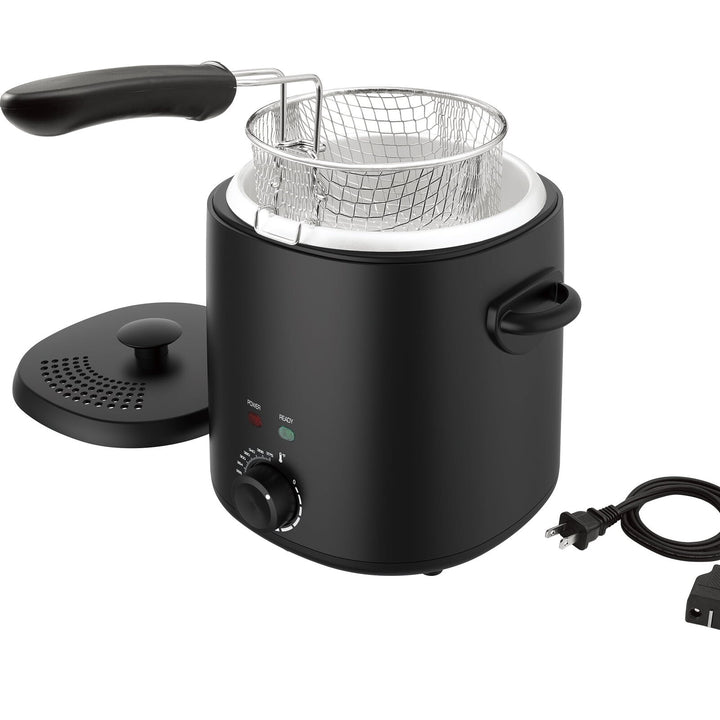 Mainstays 2QT Black Round Deep Fryer with Detachable Basket Thermostat Retail $29.42