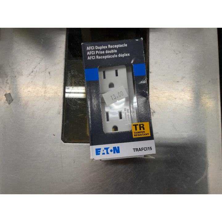 Eaton TRAFCi15 - AFCI Duplex Receptacle, Tamper Resistant
