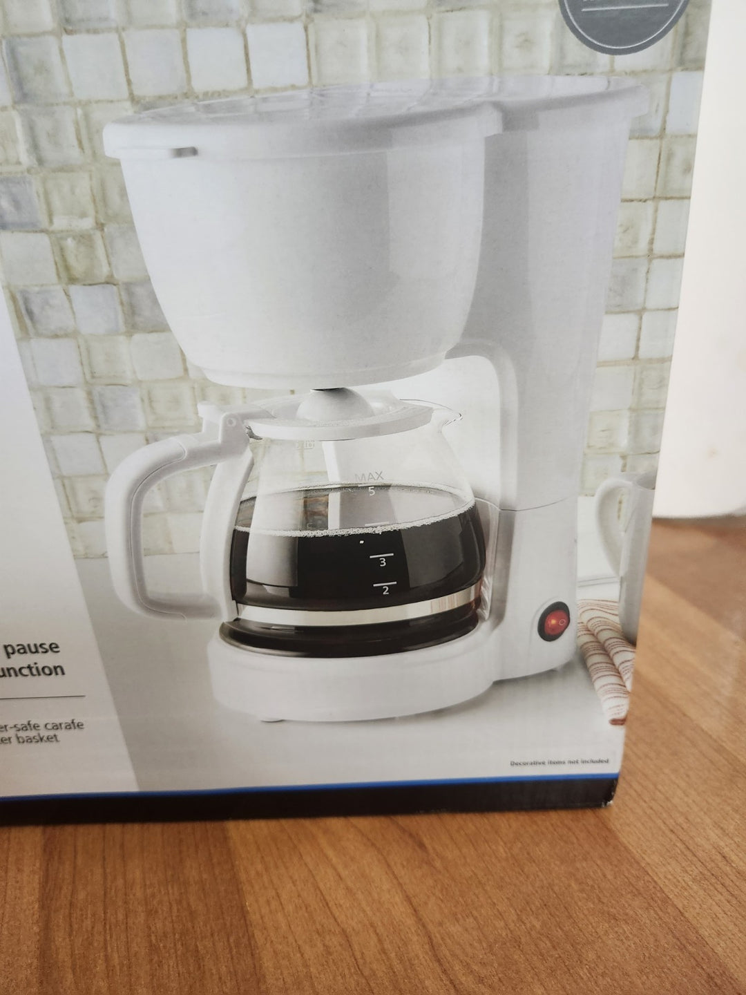 White 5-Cup Drip Coffee Maker (White) Retail $12.94