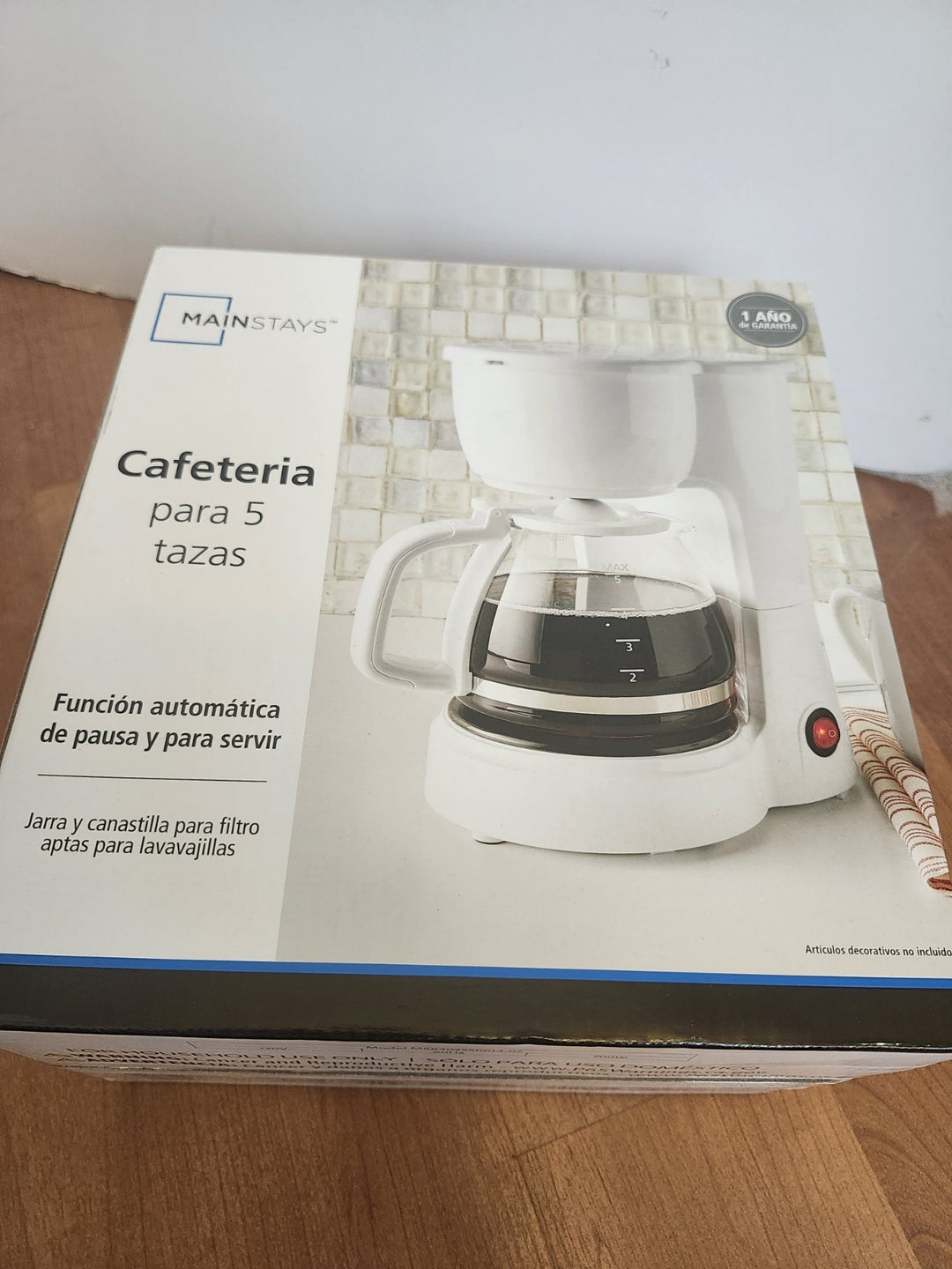 White 5-Cup Drip Coffee Maker (White) Retail $12.94