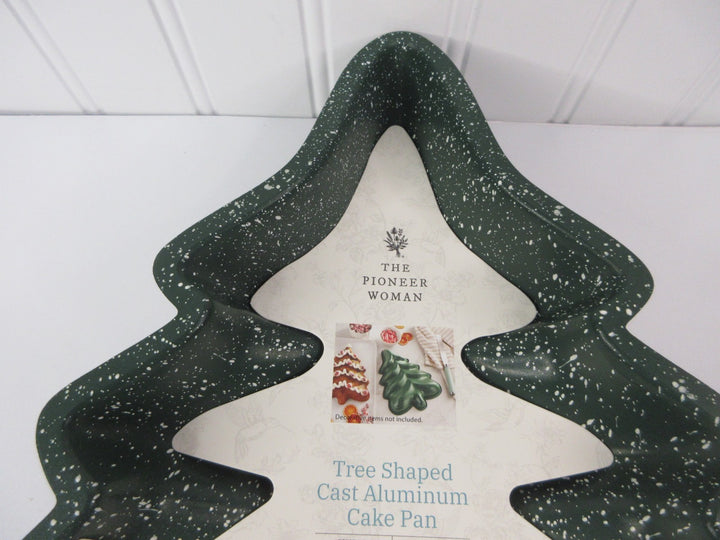 Pioneer Woman Tree Shaped Cake Pan 12"x9" Nonstick Cast Aluminum Green & White Retail $19.00
