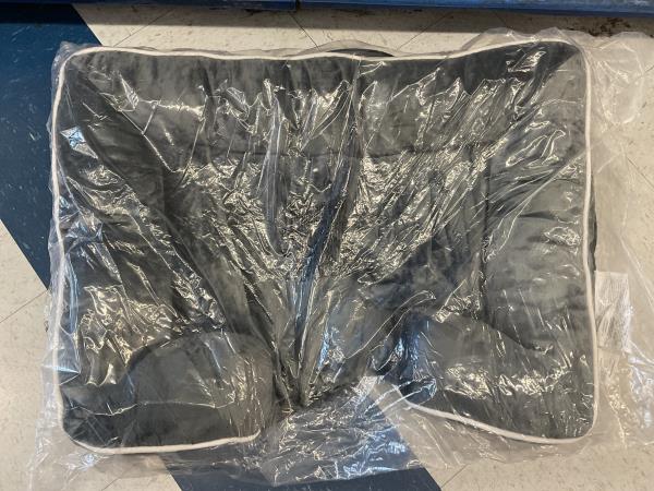 Concetta 42”x 32” dog bed xl Retail $30.99