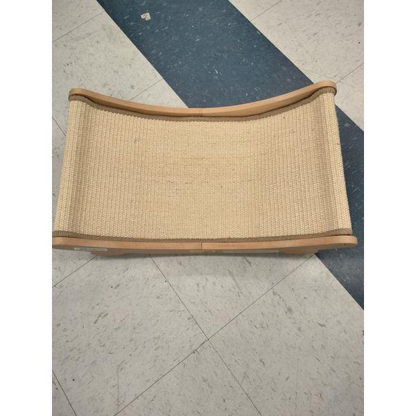 Cheerpals Cat Scratcher Lounge Bed - Sisal Surface, Wooden Frame Retail $35.00