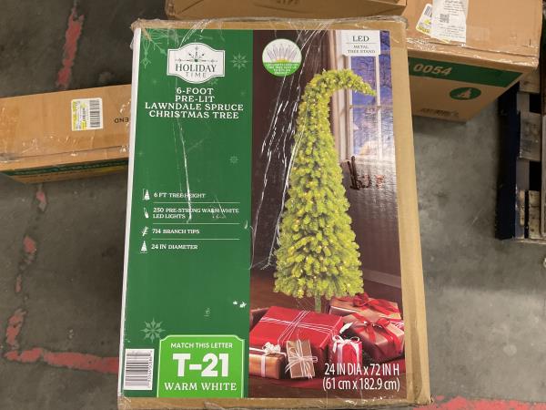 6FT PRE-LIT LAWNDALE SPRUCE CHRISTMAS TREE Retail $53.00