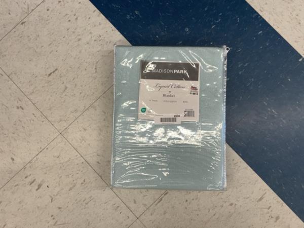 Madison Park Liquid Cotton Blanket Retail $20.00