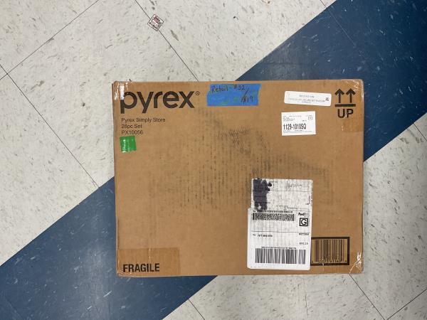 Pyrex 28pc round set Retail $32.00