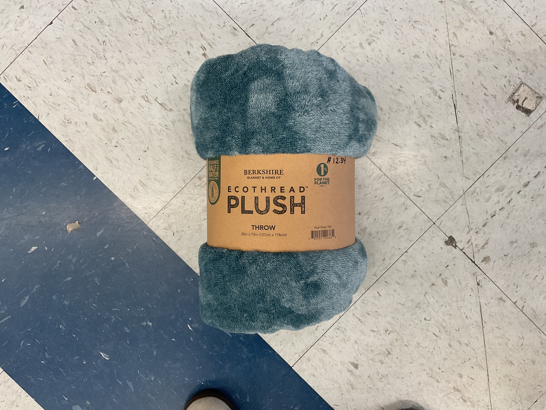 Berkshire ecothread Plush throw Retail $17.64