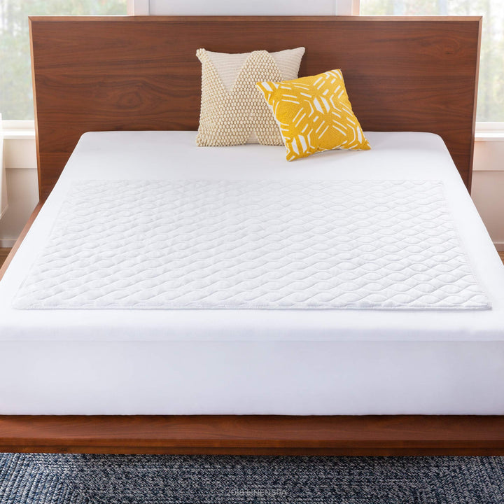 Linenspa Waterproof Mattress Pad â€“ 44" x 52" Non Slip Waterproof Sheet and Mattress Protector â€“ Highly Absorbent, Machine Washable, Quilted â€“ Fits Full & Queen, White