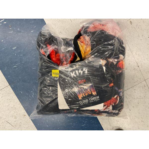 KISS Cloud Throw, 50x60in Retail $30.00