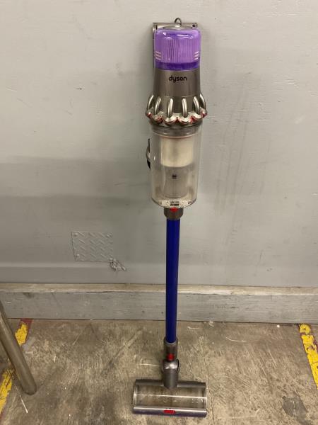 Dyson Vacuum Cleaner - Cordless Stick, Lightweight, Powerful Suction Retail $350.00