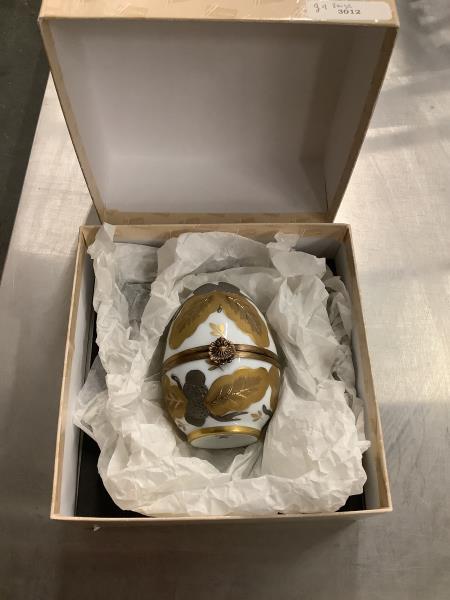 GR Limoges France Porcelain Hinged Egg - Gold Leaf & Bird Design Retail $150.00