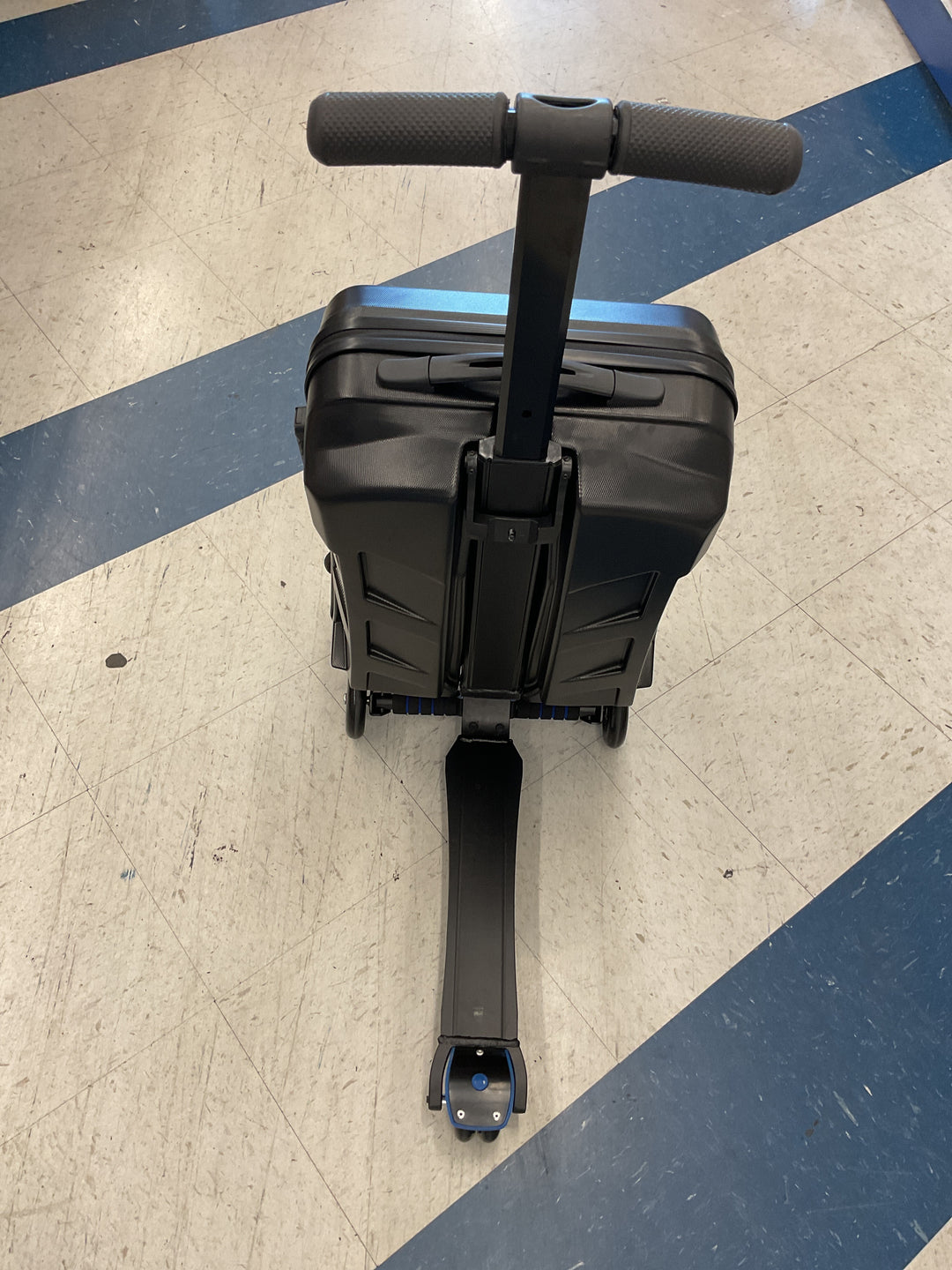 Hard shell ride_ on suitcase