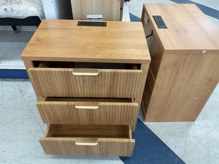 Set of 2 Fluted Natural Oak Nightstands