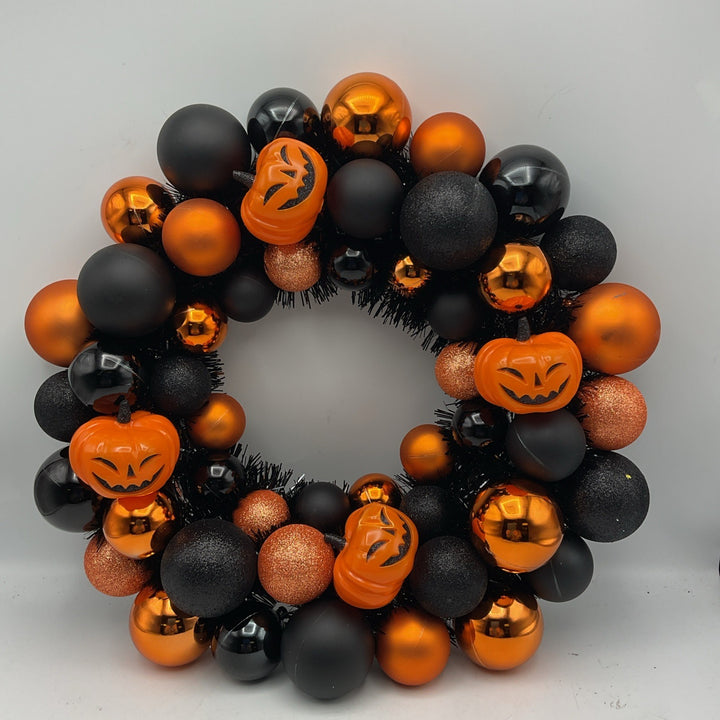 Hyde and Eek Holloween Wreath Black/Orange Shatter Resistant 16Ã¢â‚¬ÂDIA