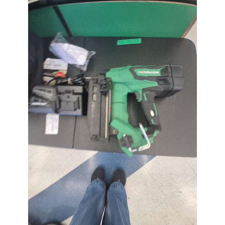 Metabo Cordless Finish Nailer Kit, 18-Gauge, with Battery, Charger, Bag