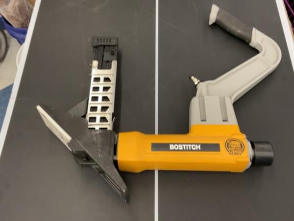BOSTITCH MIIIFN Flooring Nailer - Pneumatic, Strip, Hardwood Retail $250.00