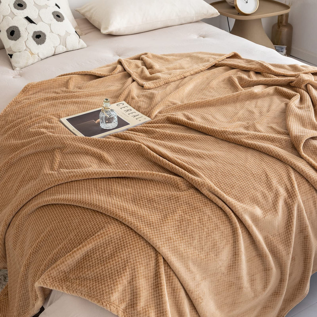 WELTRXE Fleece Blankets Twin Size 320GSM Thick Lightweight Plush Fuzzy Cozy Soft Twin Flannel Blanket for Bed, Sofa, Couch, Travel, Camping, Jacquard Plaid Soft and Warm Blanket Camel Brown, 59"Ãƒâ€”79"