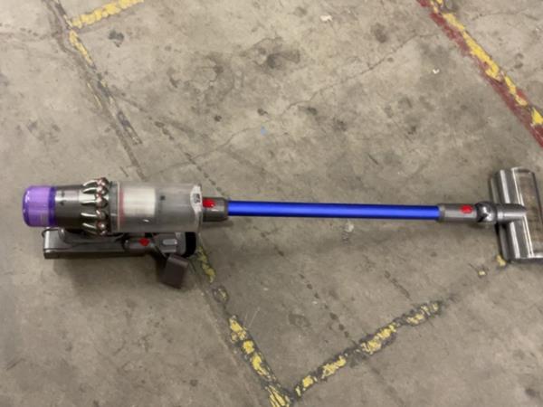 Dyson Vacuum Cleaner - Cordless Stick, Lightweight, Powerful Suction Retail $350.00