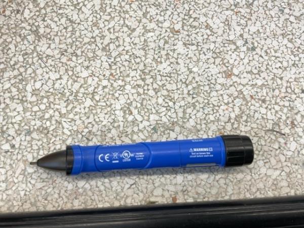 Kobalt Electrical Tester - Non-Contact, Flashlight Retail $20.00