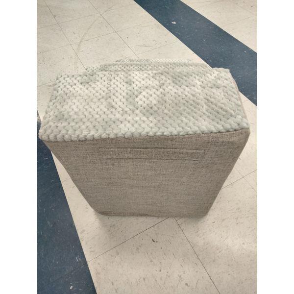 PetSafe CozyUp - Pet Stairs, 4 Steps, Plush Fabric, Beige Retail $50.00
