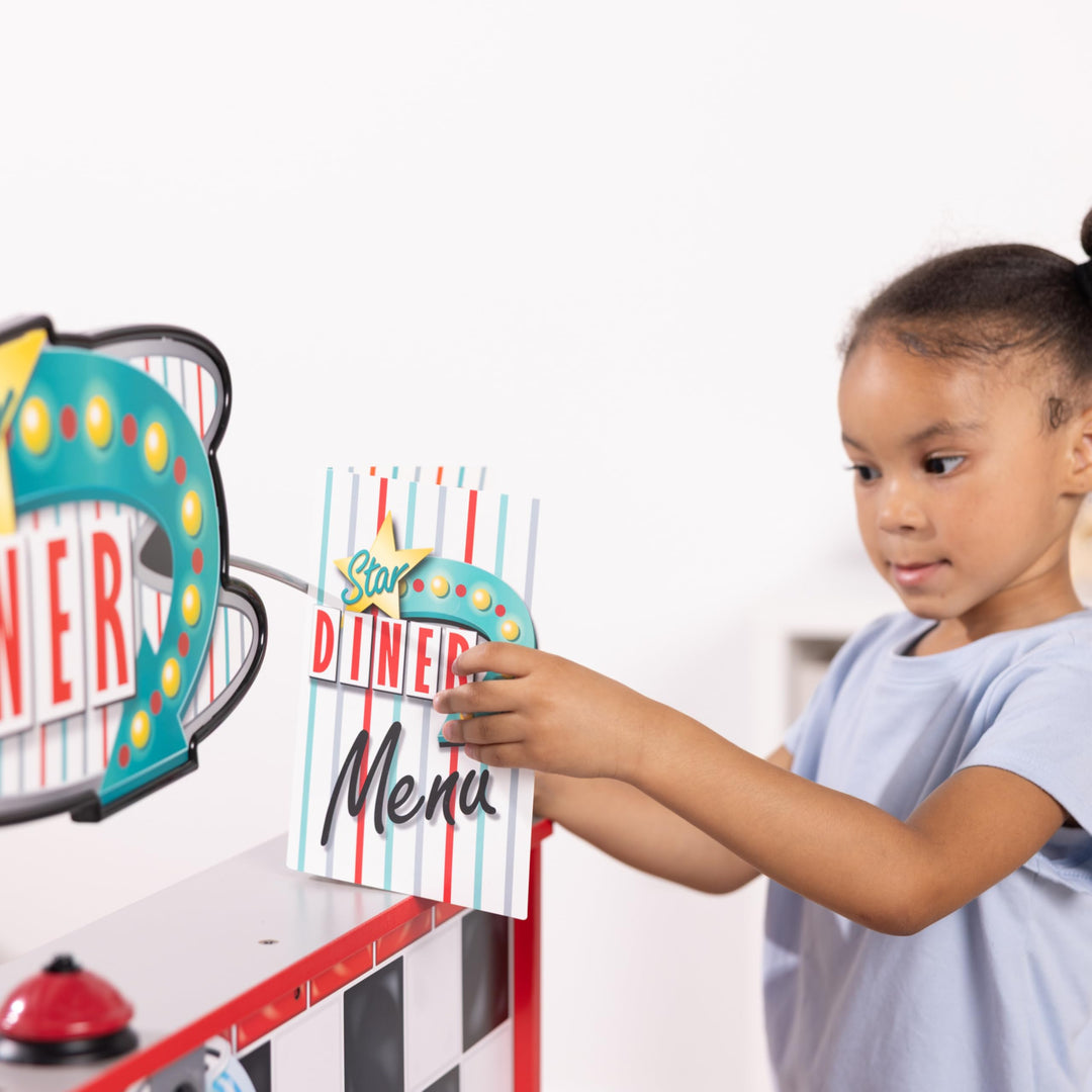 Melissa & Doug Star Diner Restaurant 41-Piece Play Set with Toy Food, Cookware & Play Kitchen Accessories, Preschool Learning Toys for Girls & Boys 3+