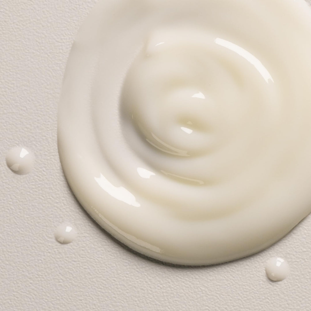 Davines OI All in One Milk | Leave-in Conditioner Spray | Powerful Hair Detangler + Heat Protection | Smoothes Frizzy Hair | 4.56 Fl Oz