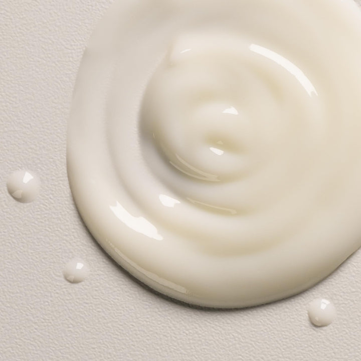 Davines OI All in One Milk | Leave-in Conditioner Spray | Powerful Hair Detangler + Heat Protection | Smoothes Frizzy Hair | 4.56 Fl Oz