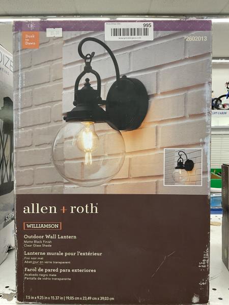 Allen & Roth Williamson outdoor wall lantern mattee black finish Retail $59.98