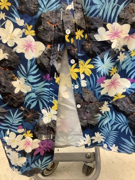 Hawaiian Print Button Shirt - Volcano & Floral Pattern - X-Large Retail $10.99