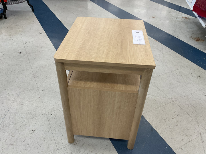 20”NIGHTSTAND WITN ChARGING STATIONS SOLID WOOD