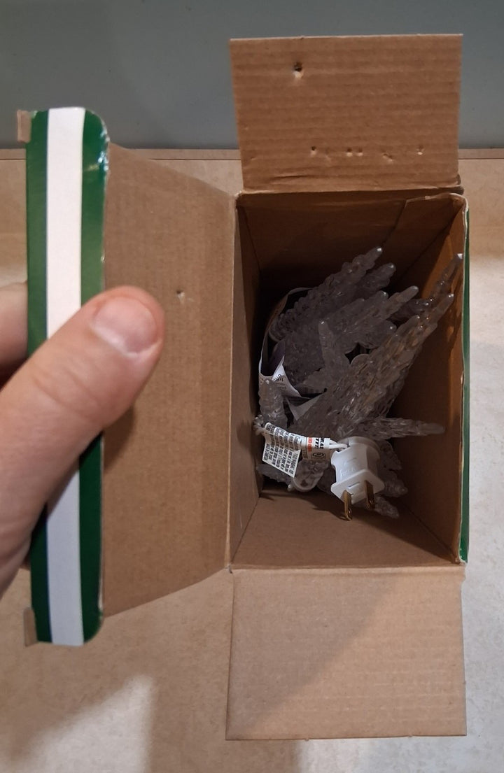 25 COOL WHITE Random Twinkling ICICLE LIGHTS Christmas Holiday Winter 12' NEW! Retail $9.00