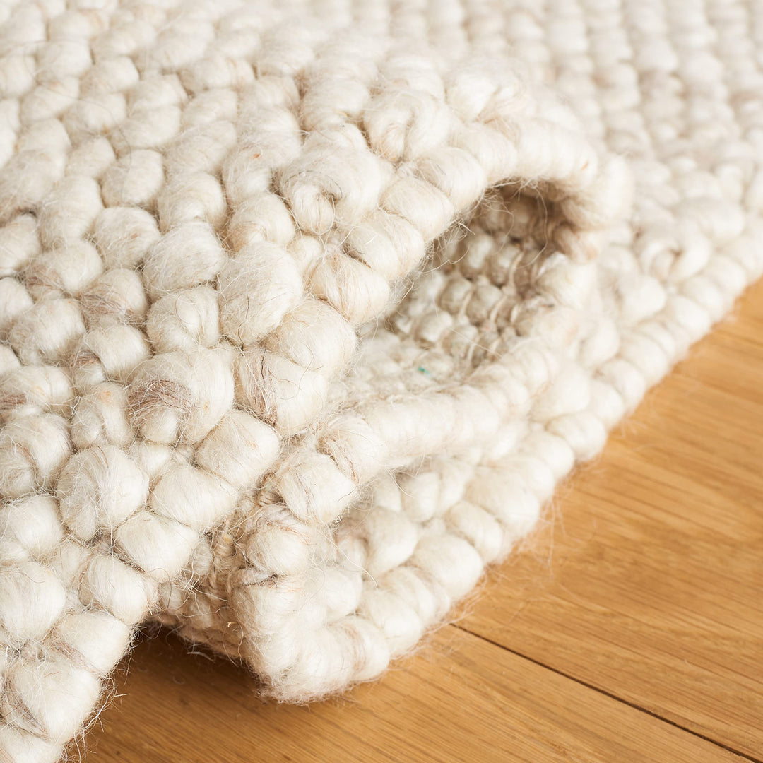 SAFAVIEH Area Rug 6x9 - Natura Collection - Beige & Ivory, Handmade Wool Blend, Textured Design, Ideal for Living Room, Bedroom, Dining Space (NAT425B) Retail $183.60