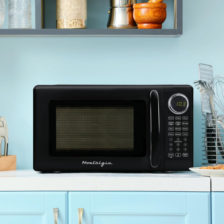 Nostalgia Retro 700W Microwave Oven Ã¢â‚¬â€œ 0.7 Cu Ft Capacity Ã¢â‚¬â€œ Child Safety Lock, 8 Auto-Cook Settings, Square Window Ã¢â‚¬â€œ Countertop Kitchen Appliance Ã¢â‚¬â€œ Black