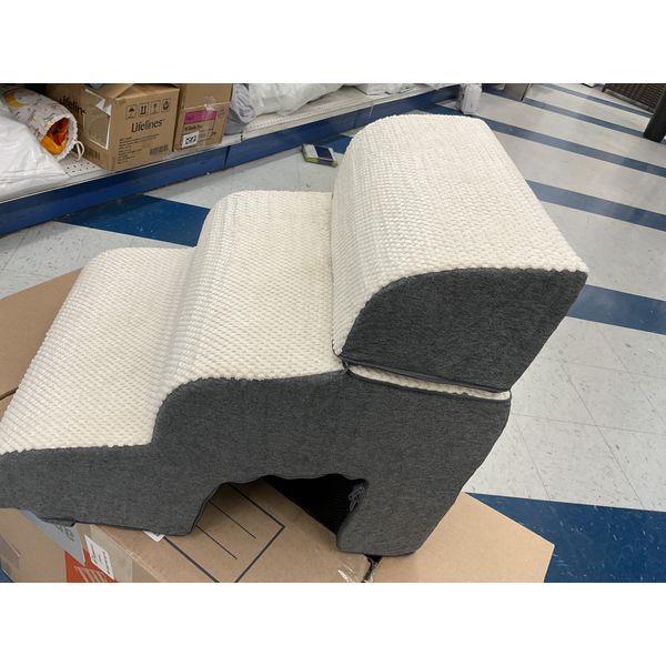 Brand: Unbranded Dog Steps, Lightweight-Portable-Washable, Grey/White Retail $60.00