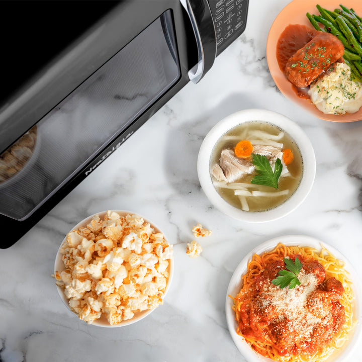 Nostalgia Retro 700W Microwave Oven Ã¢â‚¬â€œ 0.7 Cu Ft Capacity Ã¢â‚¬â€œ Child Safety Lock, 8 Auto-Cook Settings, Square Window Ã¢â‚¬â€œ Countertop Kitchen Appliance Ã¢â‚¬â€œ Black