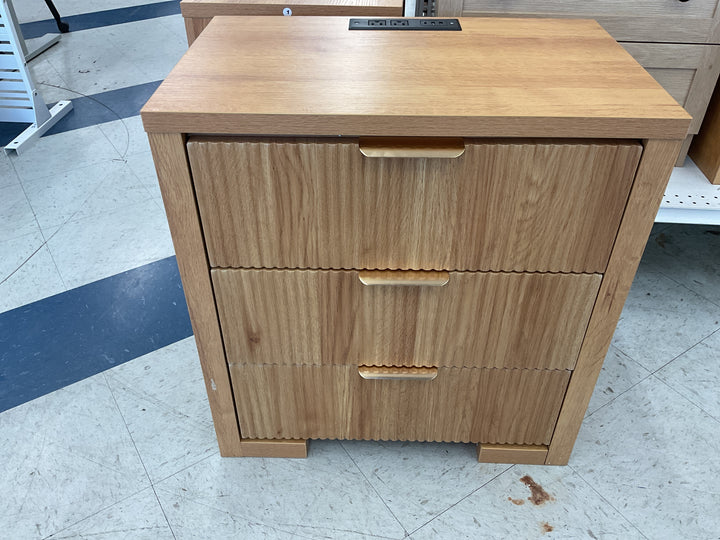 Set of 2 Fluted Natural Oak Nightstands