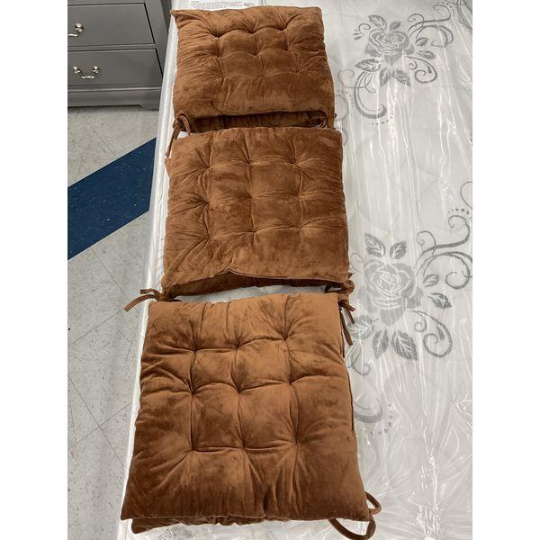 Brown Tufted Chair Pads with Ties set of 6 Retail $48.98