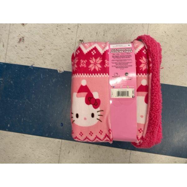 Hello Kitty Silk Touch Faux Sherpa Throw Blanket, Pink, Holiday Pattern, Includes Socks Retail $20.00