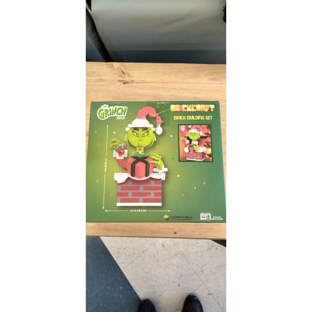 Brickcraft x The Grinch Up The Chimney Brick Building Set â€“ 504 Pieces